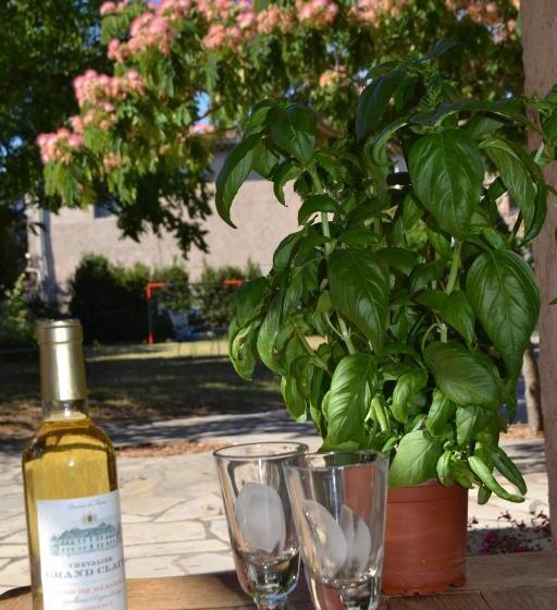 膳宿费 Maison Rénovée Avec Terrasse Privative Et Jardin Au Centre De Gemenos