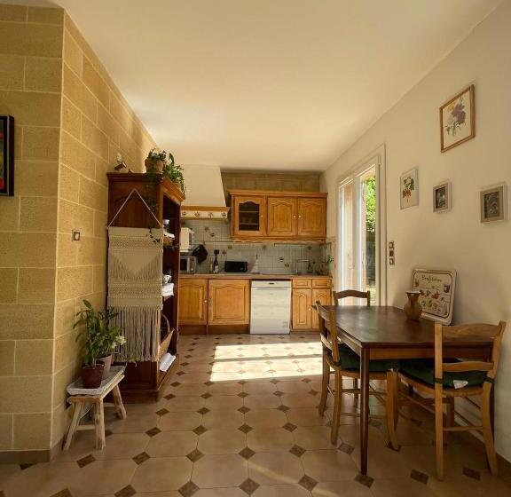 膳宿费 Maison Rénovée Avec Terrasse Privative Et Jardin Au Centre De Gemenos