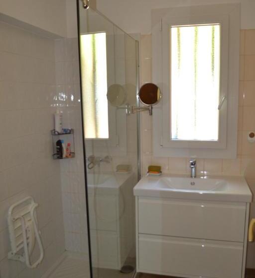 膳宿费 Maison Rénovée Avec Terrasse Privative Et Jardin Au Centre De Gemenos