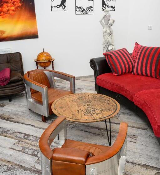 بنسيون Plaza Cafe & Bar