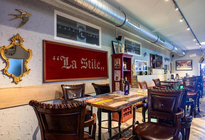 بنسيون Plaza Cafe & Bar