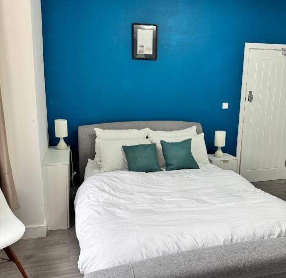 펜션 Stay In Ashford, Heathrow