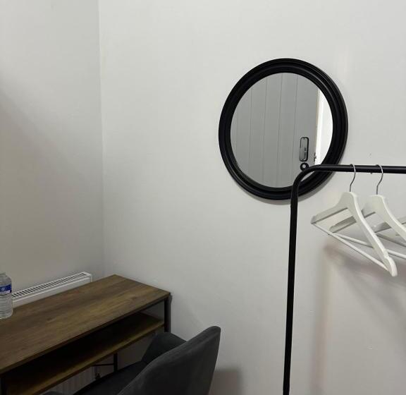 펜션 Stay In Ashford, Heathrow