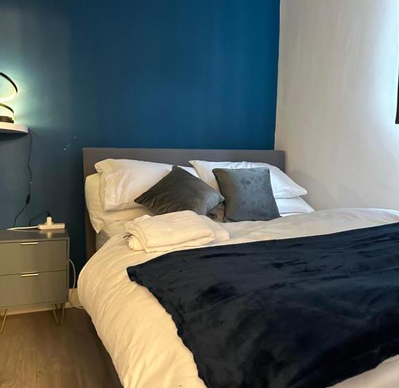 펜션 Stay In Ashford, Heathrow