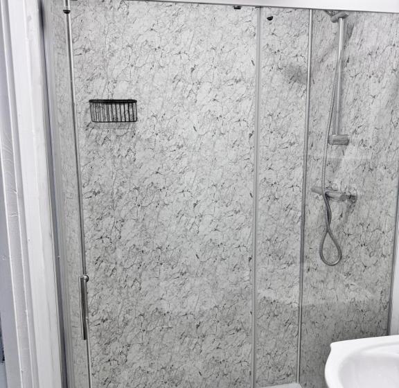 펜션 Stay In Ashford, Heathrow