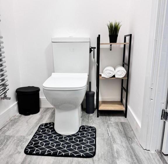 펜션 Stay In Ashford, Heathrow