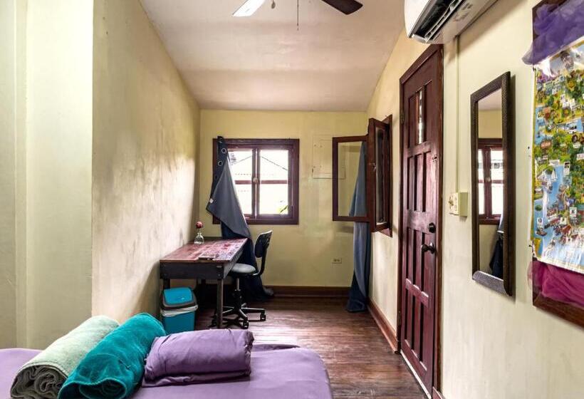 פנסיון Garden Rooms