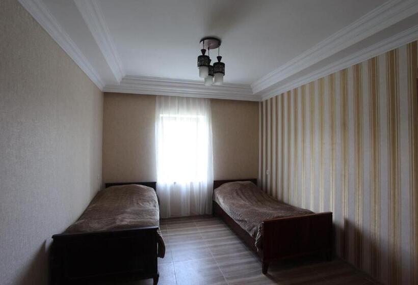 پانسیون Vs Guest House