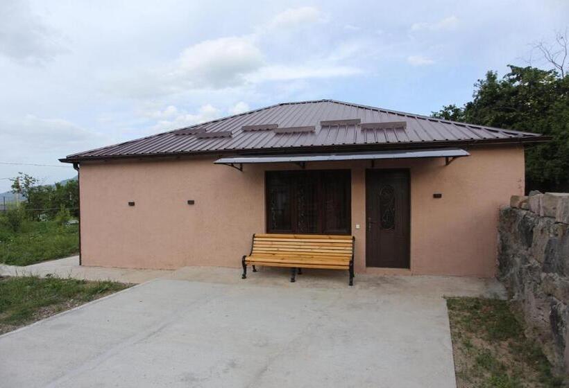 بنسيون Vs Guest House