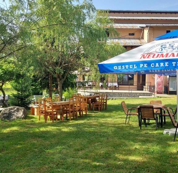 Pensiunea La Taverna