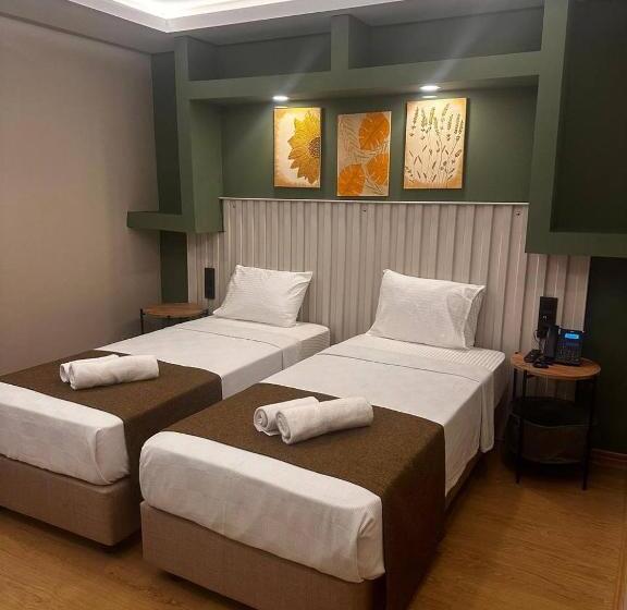 Red Castle Hotel & Pub