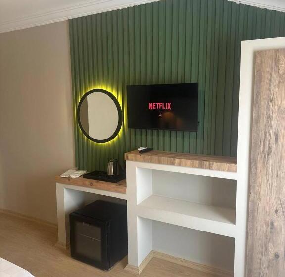 Red Castle Hotel & Pub