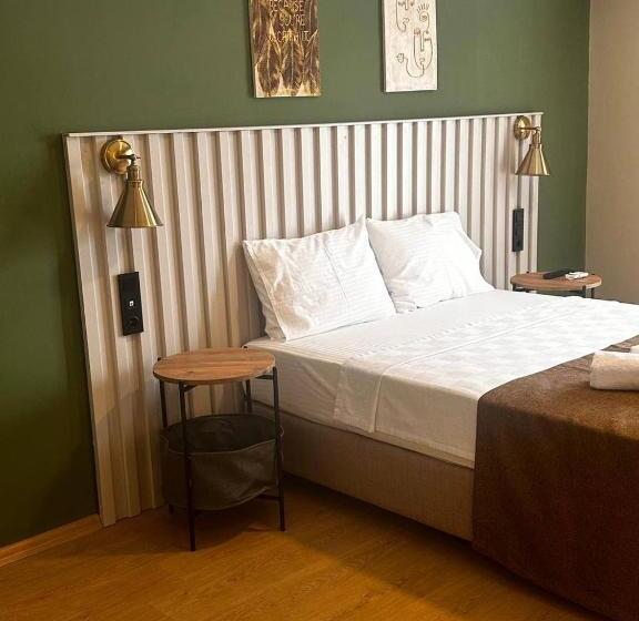 Red Castle Hotel & Pub