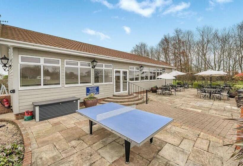 منتجع Cakes Ale Holiday Park