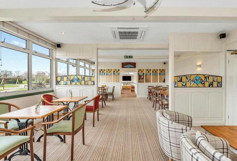 منتجع Cakes Ale Holiday Park