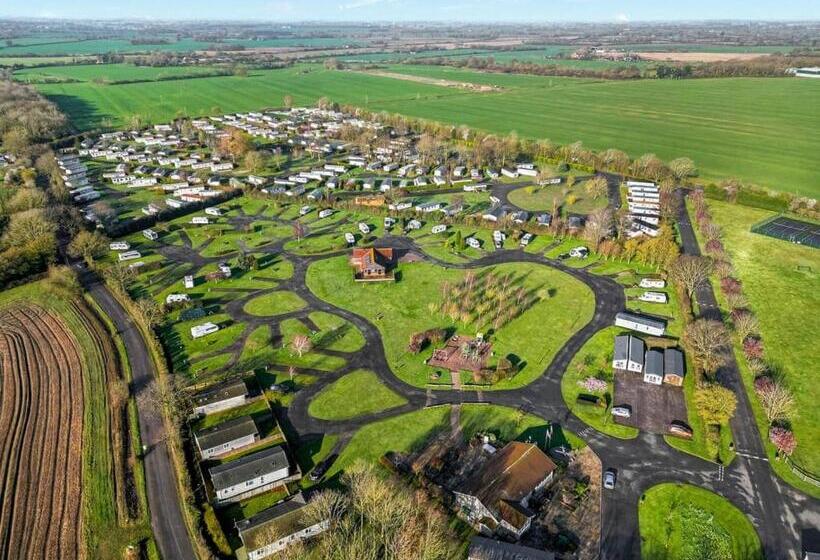 منتجع Cakes Ale Holiday Park