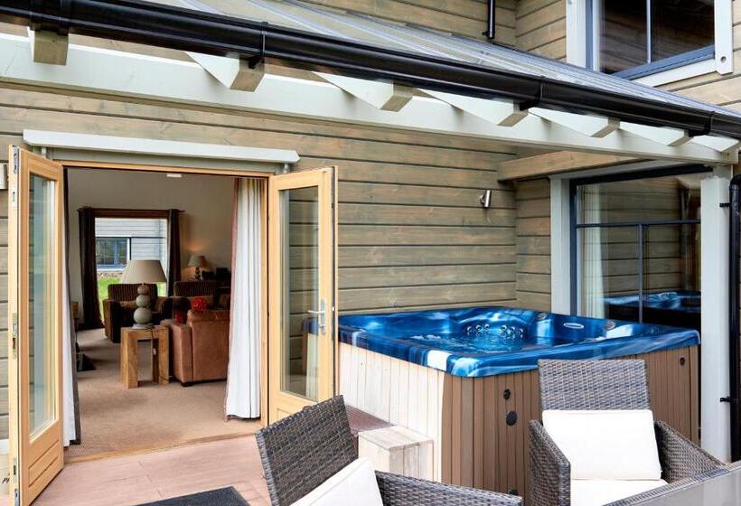 منتجع Hunter Lodges By Celtic Manor