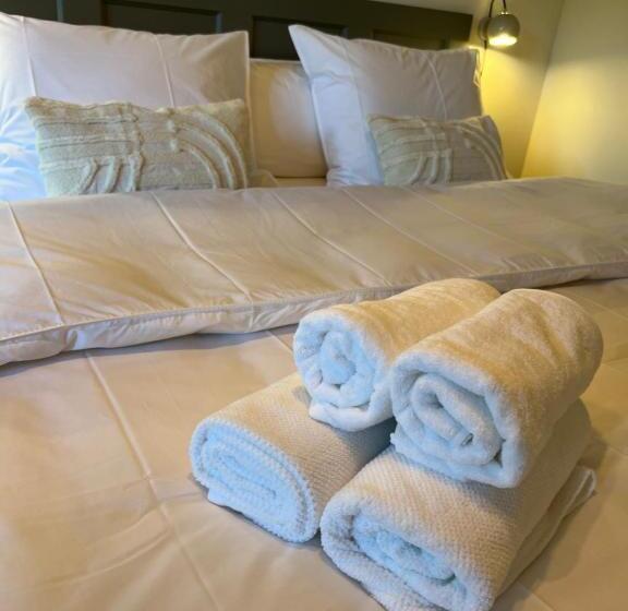 تختخواب و صبحانه Garage Bnb