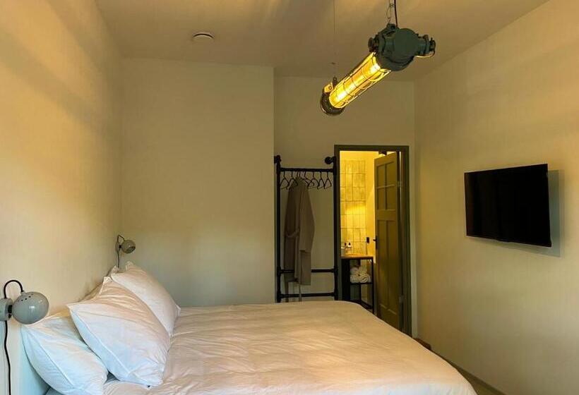 تختخواب و صبحانه Garage Bnb