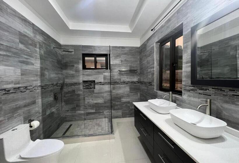 تختخواب و صبحانه Honey S Hidden Villa