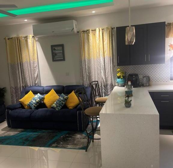 تختخواب و صبحانه Honey S Hidden Villa