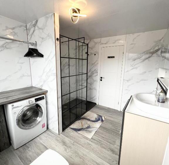 민박 The Welsh Space Newly Renovated!