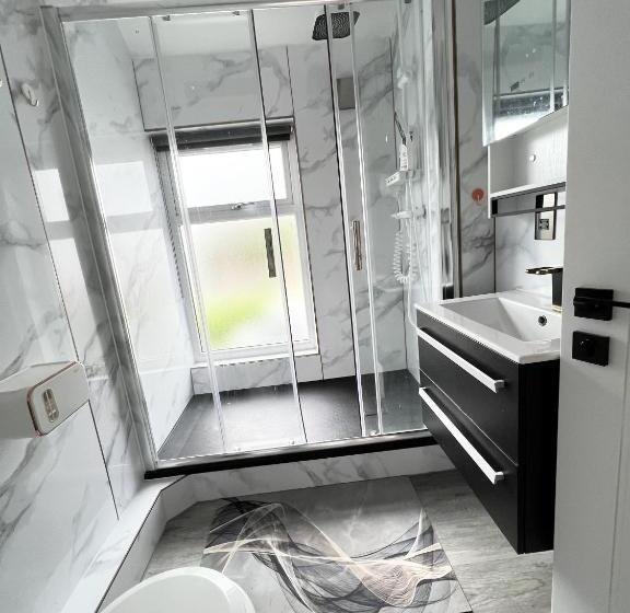 민박 The Welsh Space Newly Renovated!