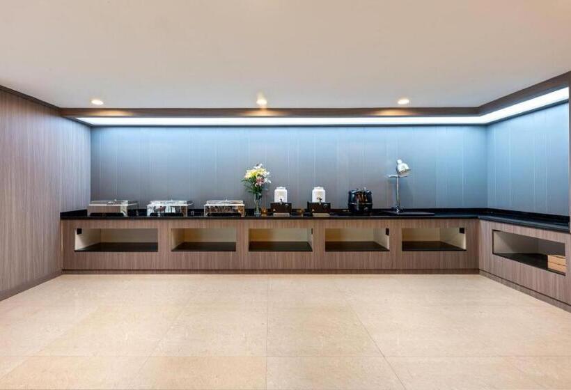 Hanting Hotel Guangzhou Baiyun Airport Renhe Metro Station