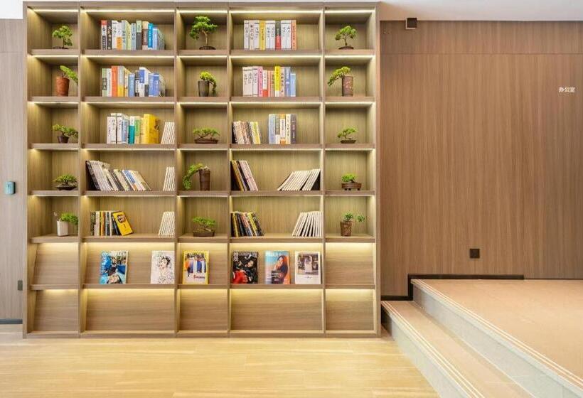 Hanting Hotel Shanghai Century Avenue Metro Station