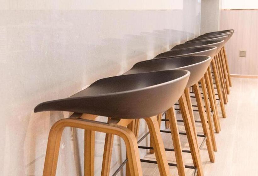 Hanting Hotel Xi An Jingwei New Town Changqing West Road