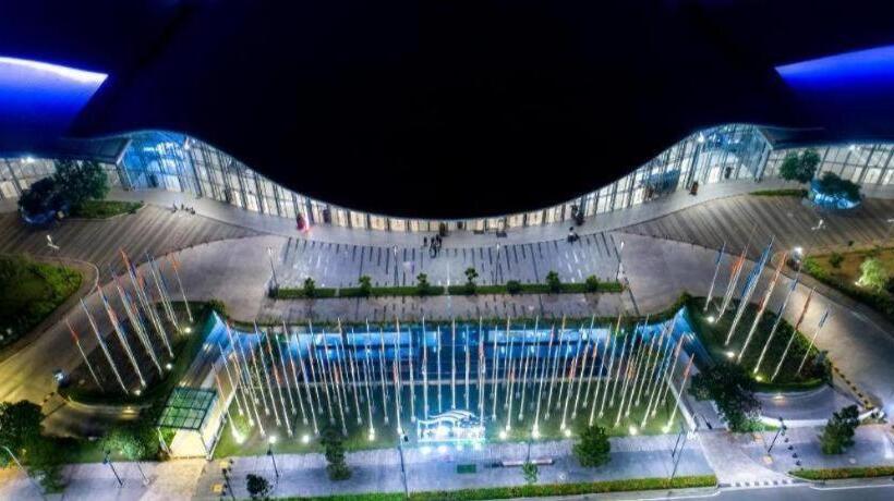 Отель Alviry Garden Bsd