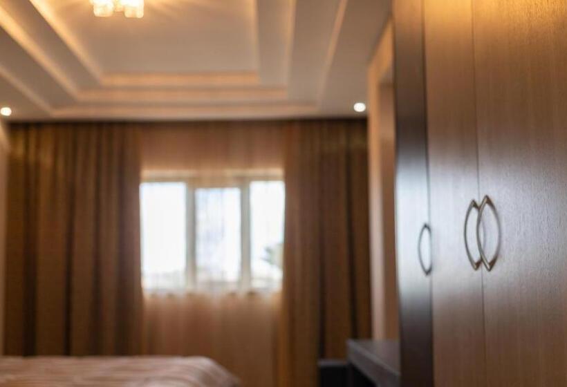 Отель Donna Crescenza