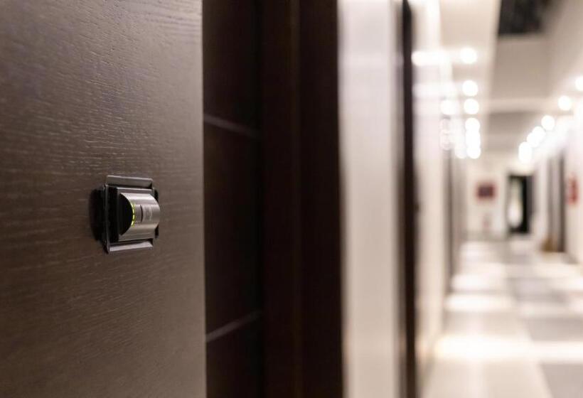 Отель Donna Crescenza