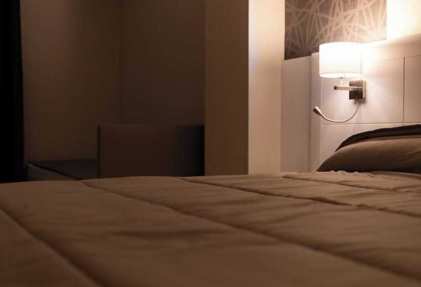 Отель Donna Crescenza