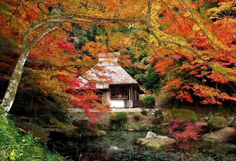 בית מלון כפרי Global Resort Nukui