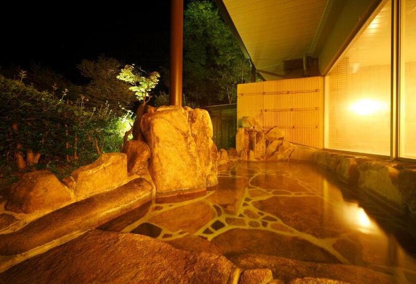 בית מלון כפרי Global Resort Nukui