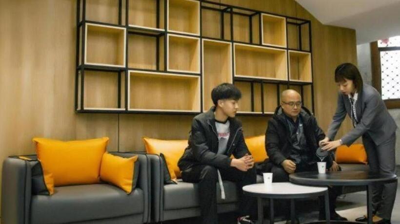 فندق Greentree Inn Xiaoyi Wanda Plaza