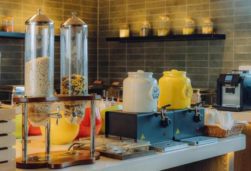 Отель Guangzhou Shamian Island Yatland