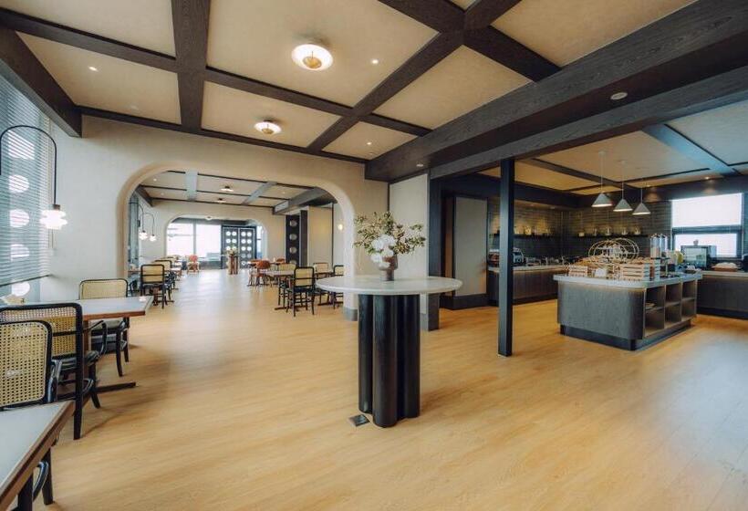 Отель Guangzhou Shamian Island Yatland