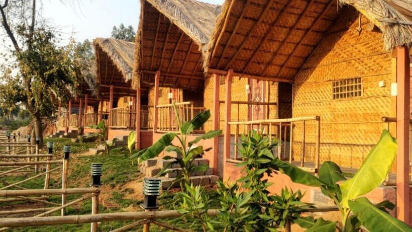 בית מלון כפרי Hampi Waterfall Cottages