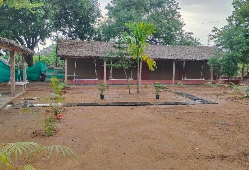 בית מלון כפרי Hampi Waterfall Cottages