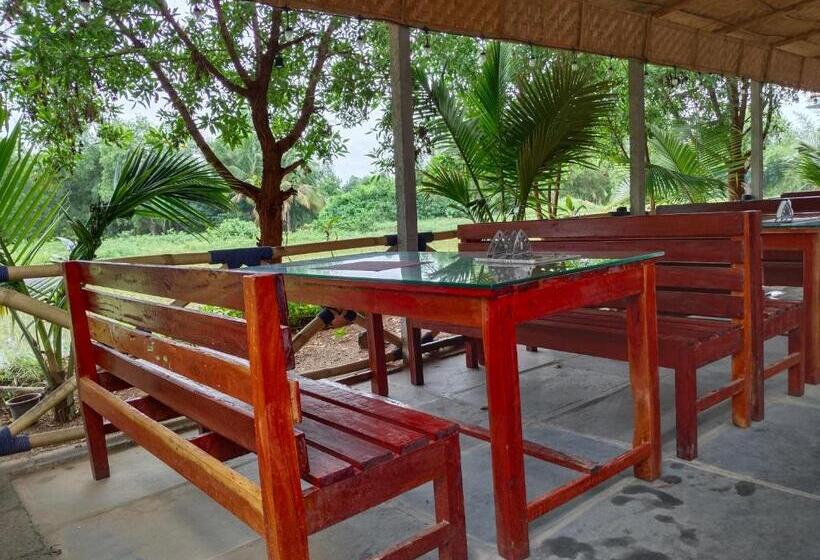 בית מלון כפרי Hampi Waterfall Cottages