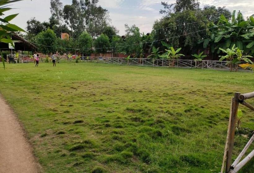 בית מלון כפרי Hampi Waterfall Cottages