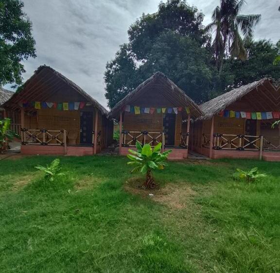 בית מלון כפרי Hampi Waterfall Cottages