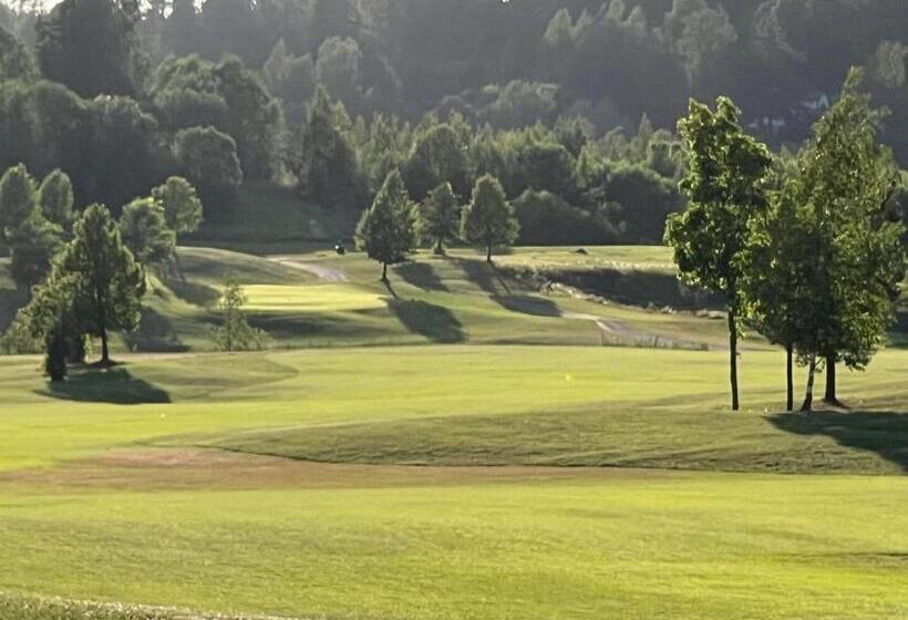 Отель Hill Side Golf & Sports Resort