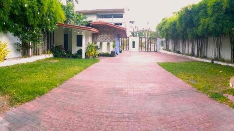 هتل Kathys Home Garden Suites