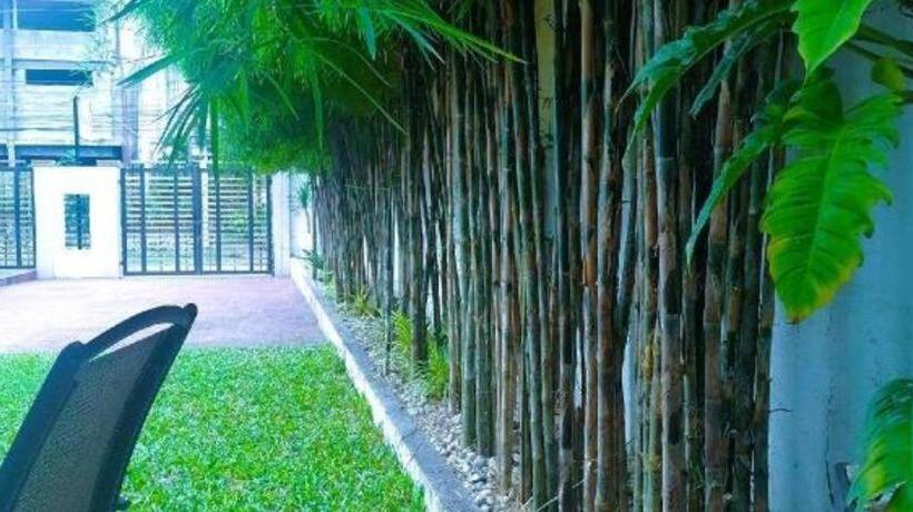 هتل Kathys Home Garden Suites