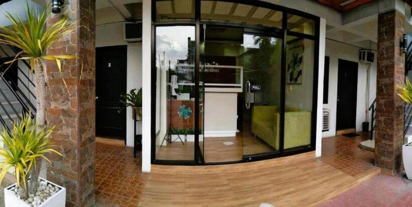 هتل Kathys Home Garden Suites