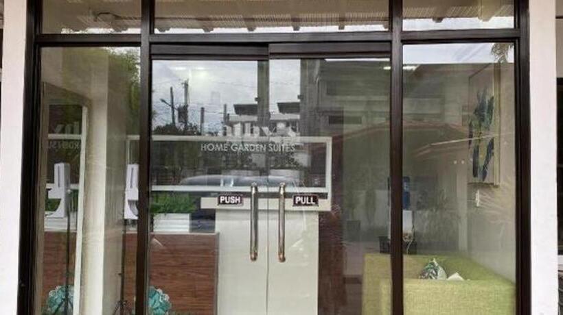 هتل Kathys Home Garden Suites