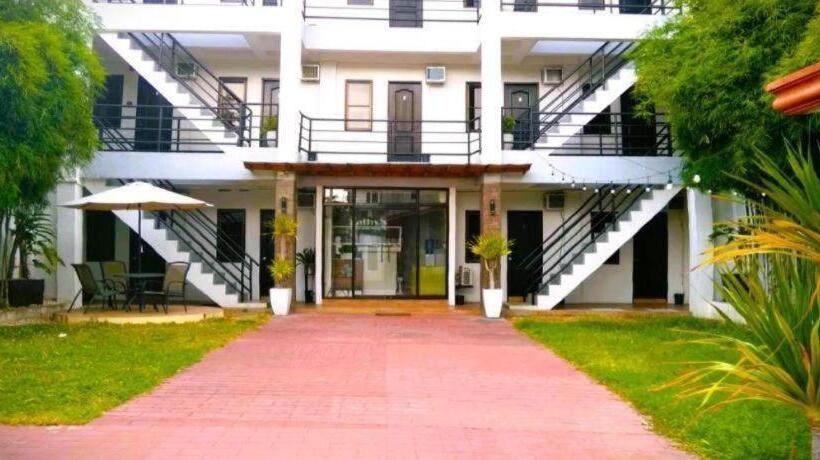 هتل Kathys Home Garden Suites